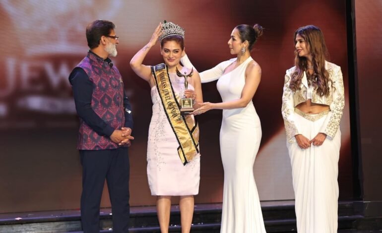 Eesha Agrawal won NariFirst Jewel of India Beauty Pageant Crown by the hand of Actress Malaika Arora